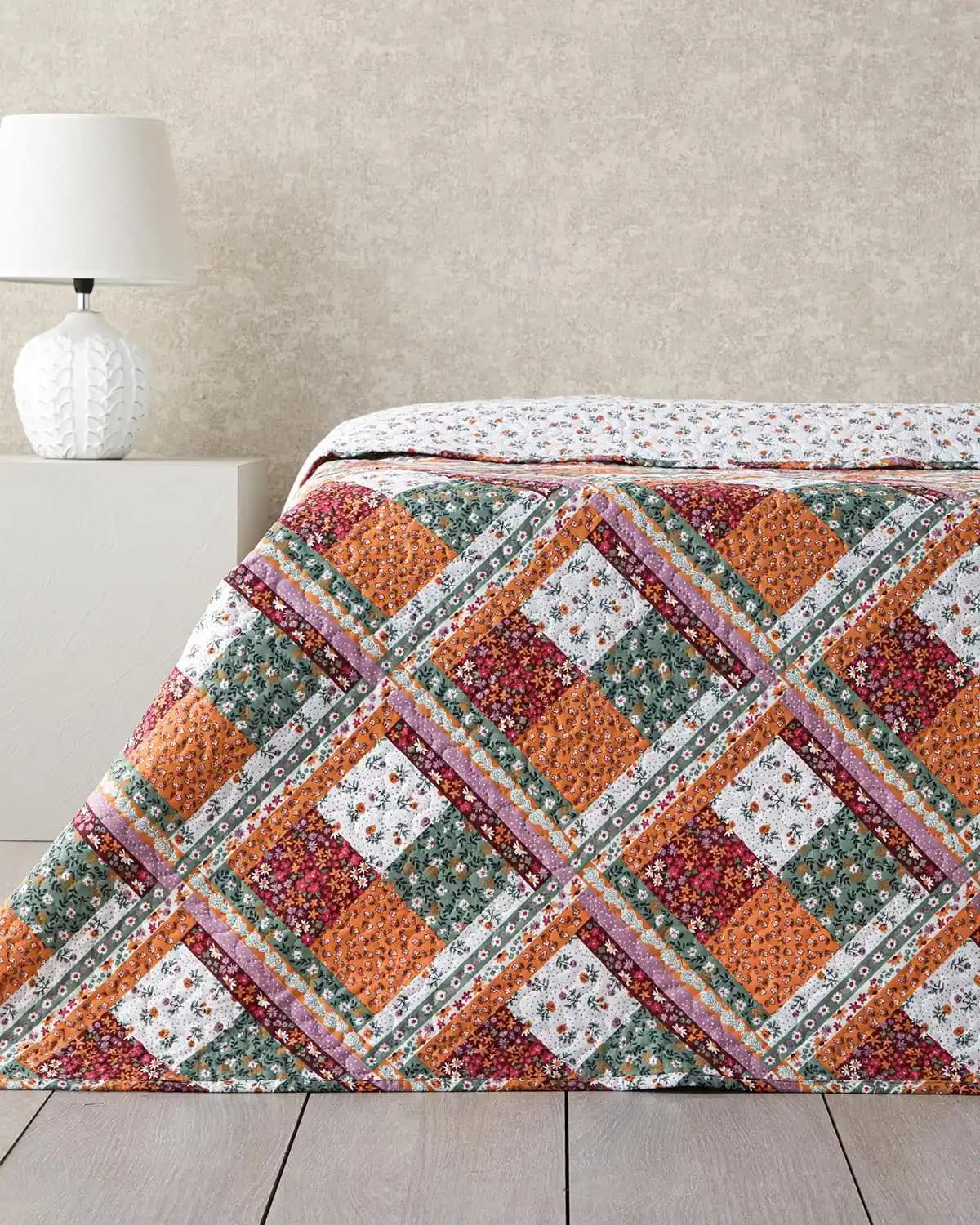 Patchwork Örtülerle Ev Dekorasyonunda Renk ve Doku Uyumu Sağlama Rehberi