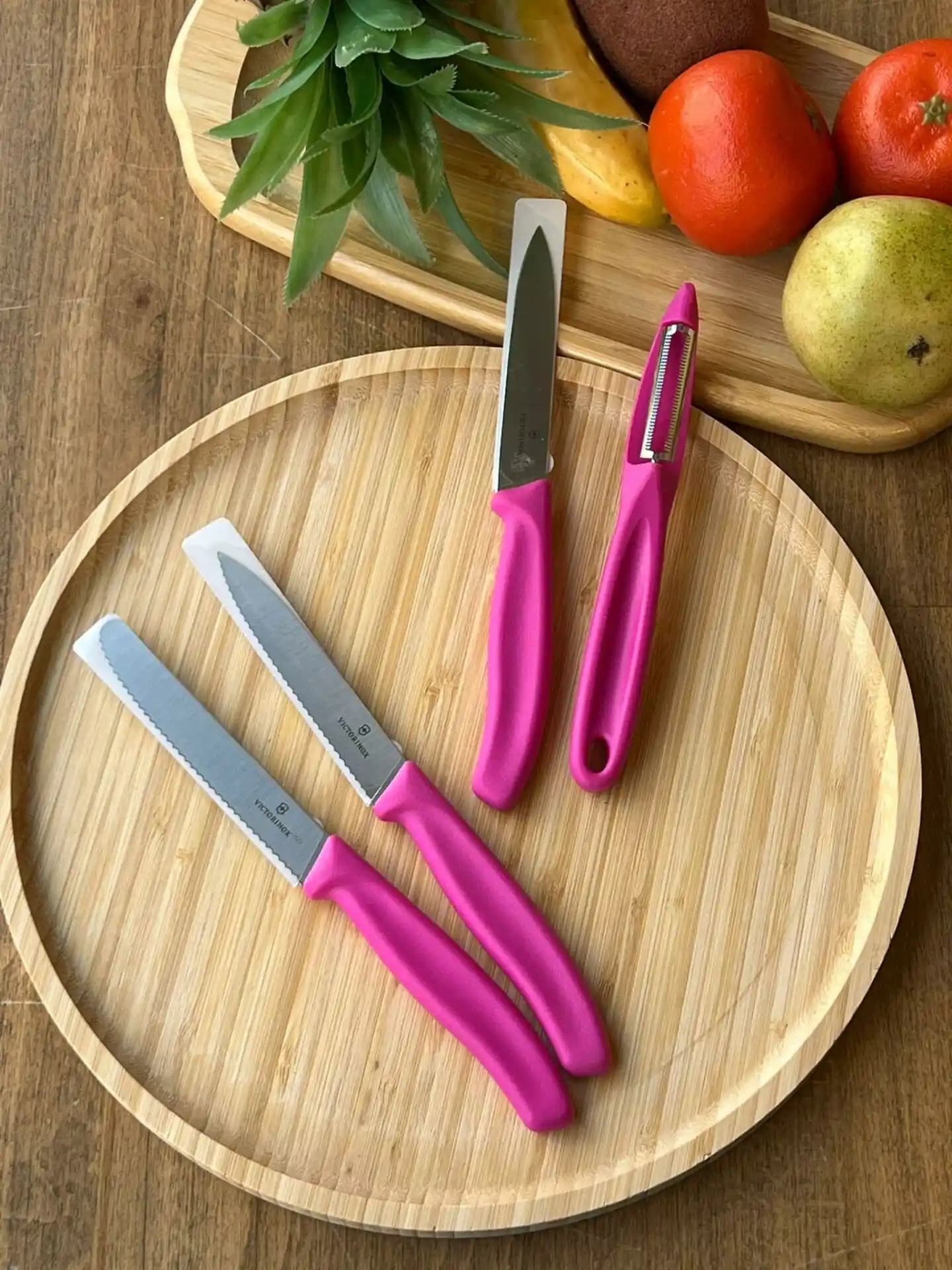 Pembe Bıçaklar Dekorasyonda Renk ve İşlevselliğin Şık Buluşması