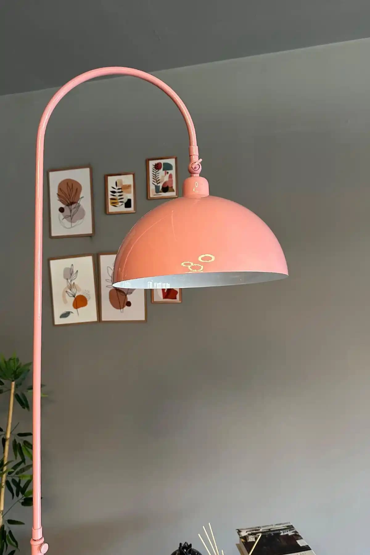 Pembe Lambaderlerle Dekorasyonda Zarafet ve Şıklık Yaratmanın Yolları