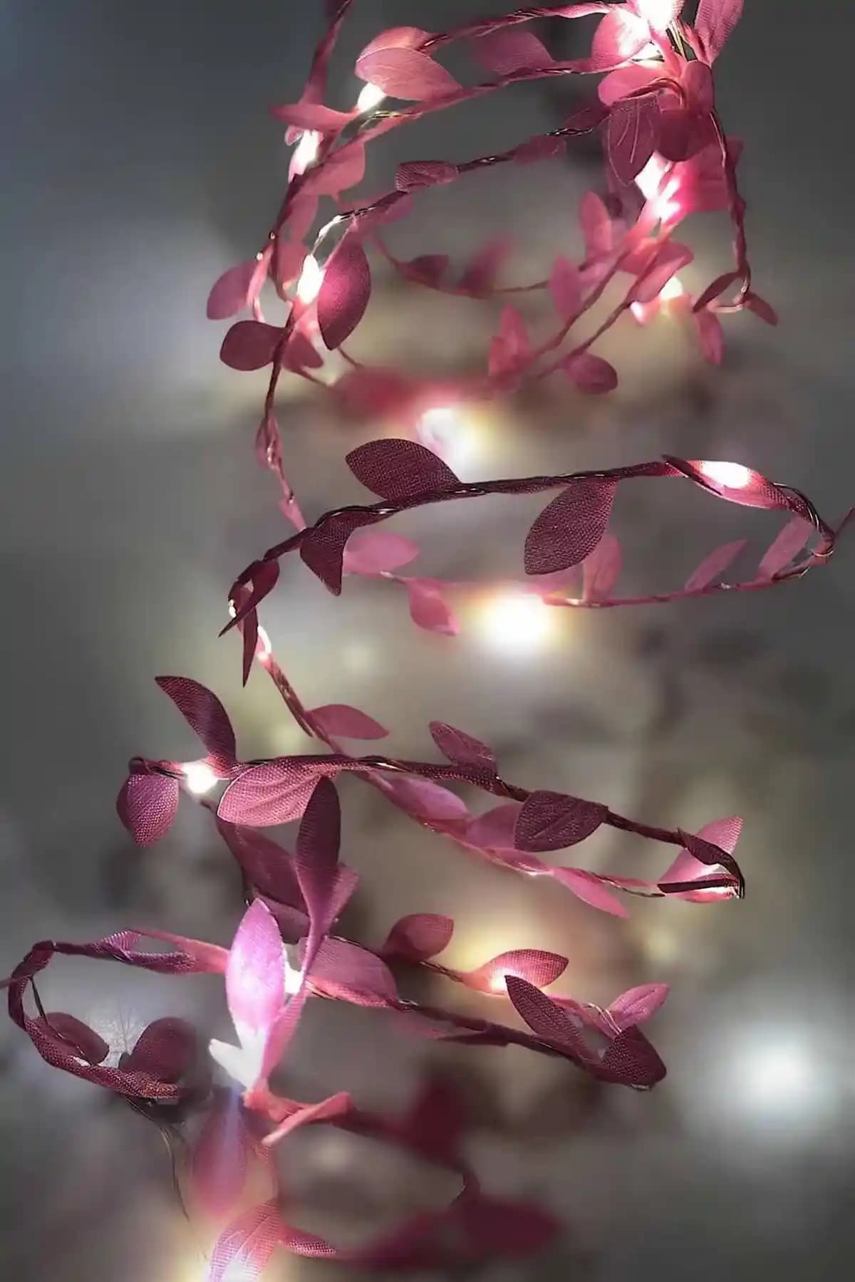 Pembe LED Işıklar ile Modern Dekorasyon Trendlerini Yakalayın ve Mekânınıza Renk Katın