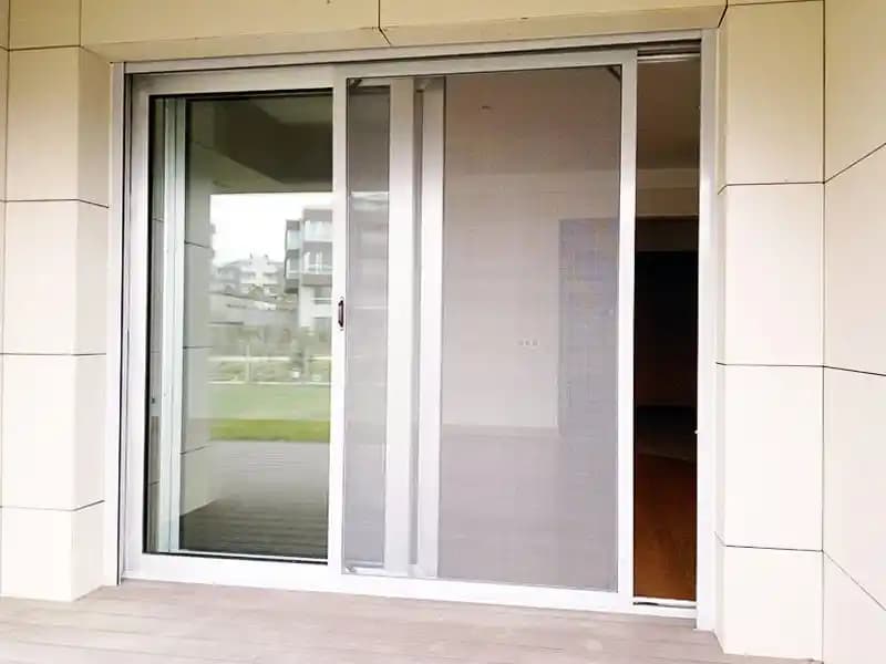 Pencere Sineklikleri Dekorasyonda Estetik ve İşlevsel Çözümler Sunar