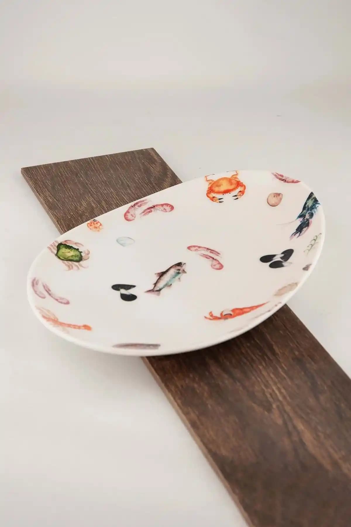 Porselen Balık Servis Tabağı ile Dekorasyonda Zarafet ve Şıklık Yaratın