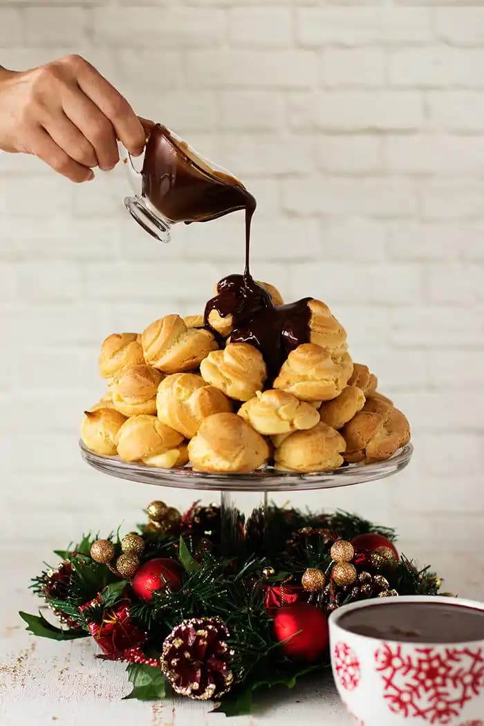 Profiterol Sunum Tabaklarıyla Şık ve Estetik Sunumlar Yapmanın Yolları