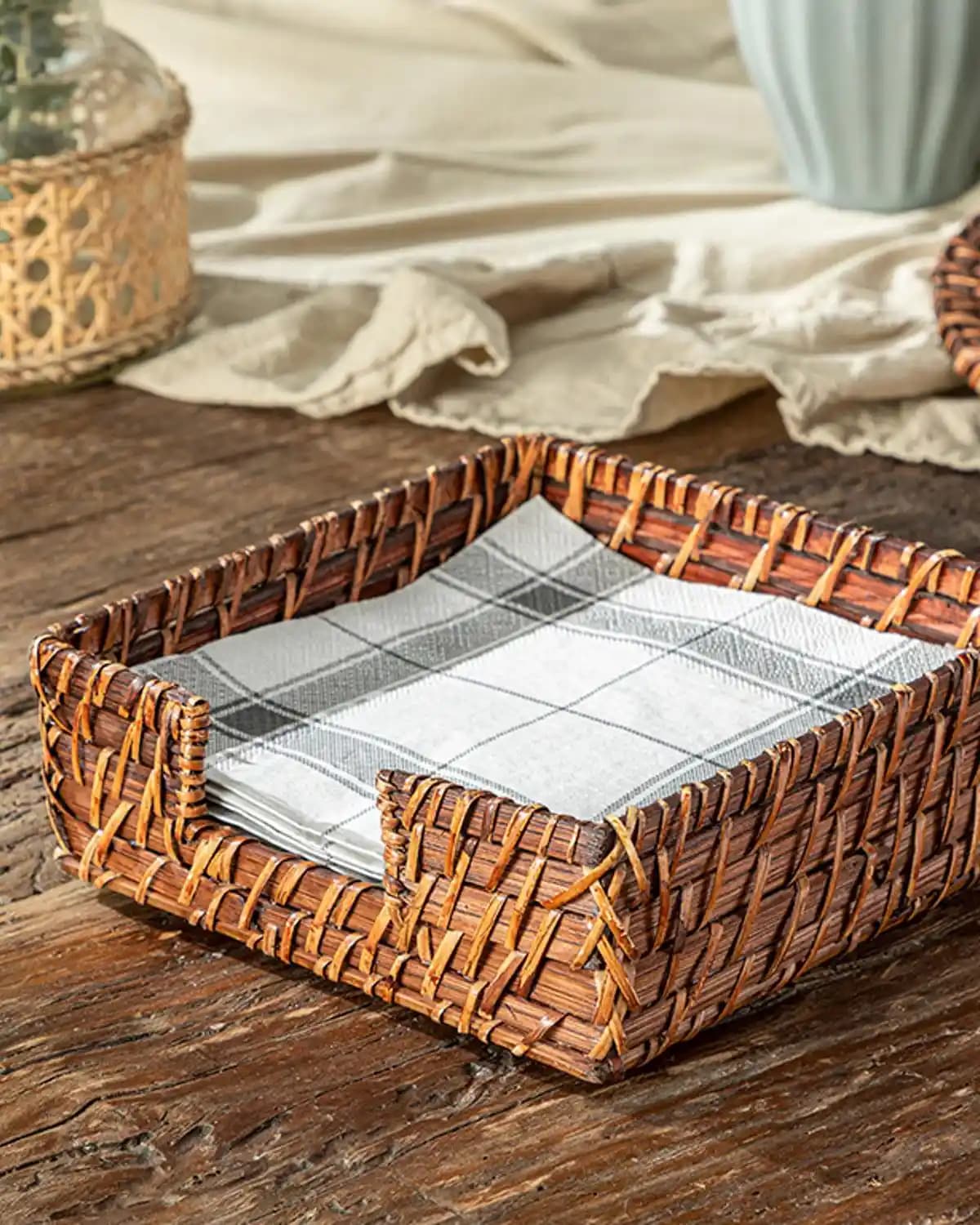 Rattan Peçetelikler: Doğal ve Şık Dekorasyon Unsuru Olarak Kullanım Avantajları