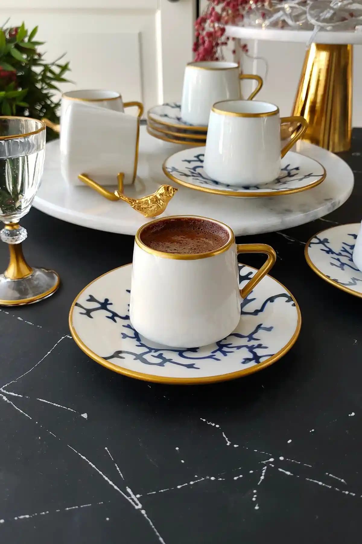 Regna Fincan Takımıyla Ev Dekorasyonunuza Zarif ve Fonksiyonel Dokunuşlar