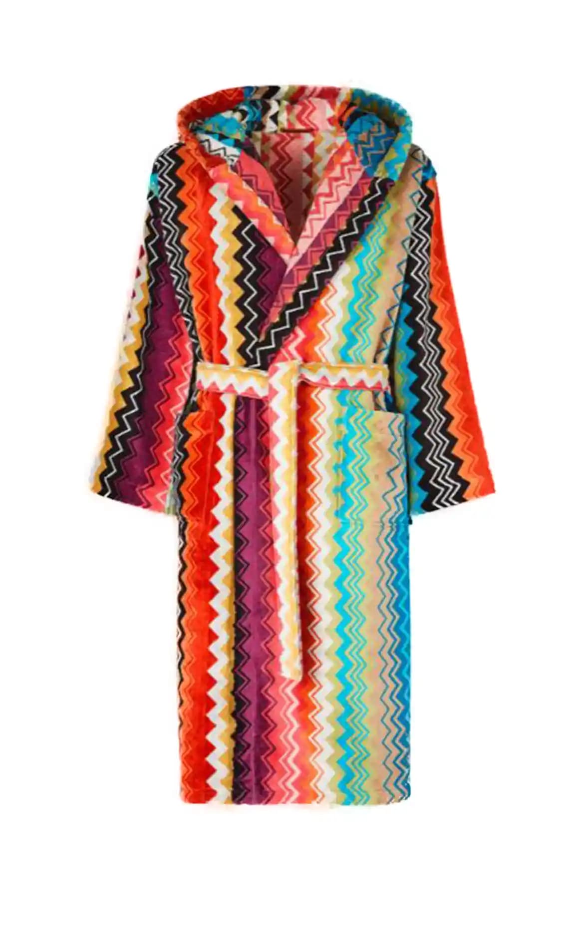 Renkli Bornozlarla Dekorasyonunuzu Canlandırın Konfor ve Estetiğin Buluşması