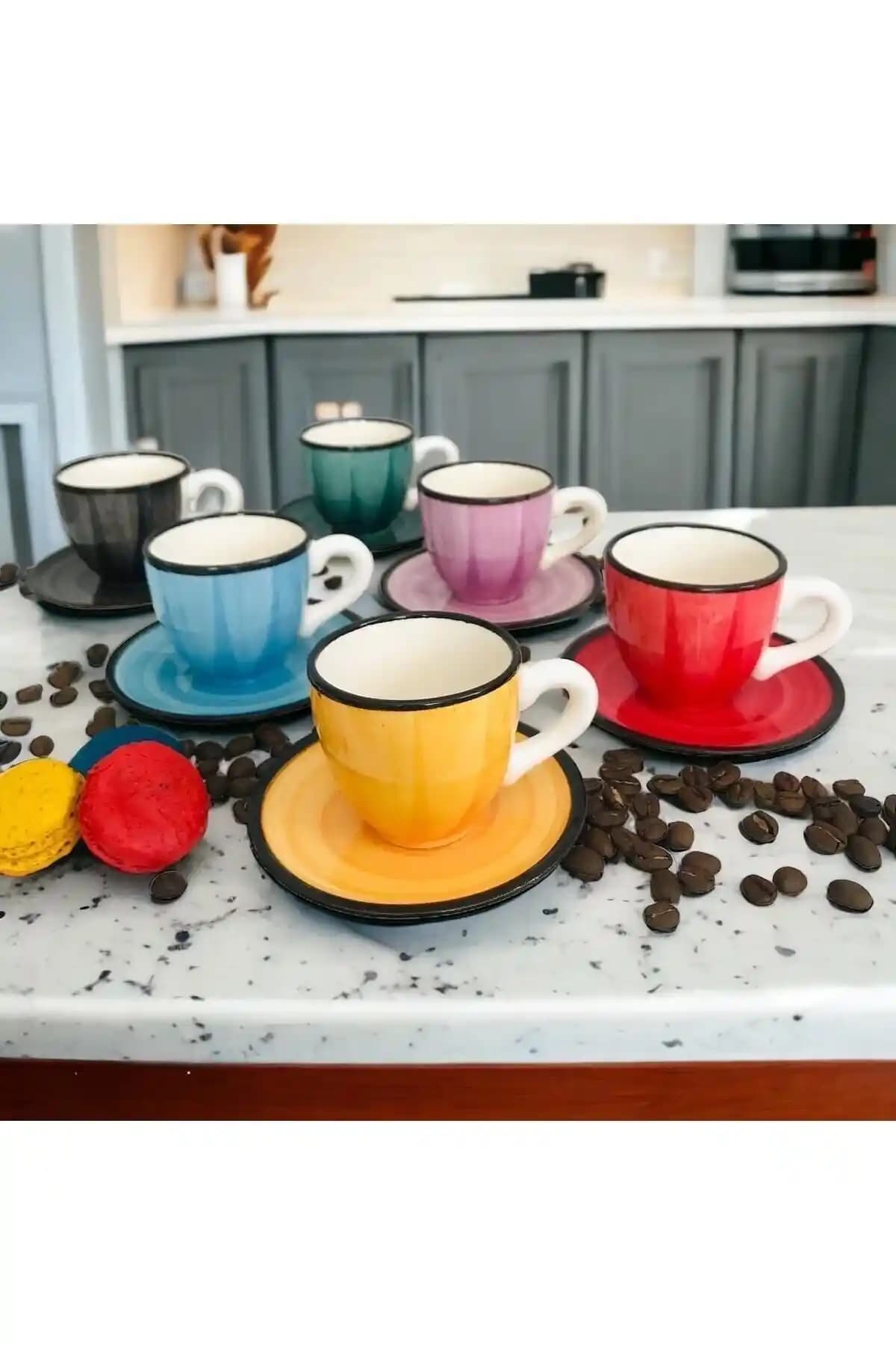 Renkli Fincan Takımlarıyla Dekorasyonunuza Renk Katmanın Yolları ve Faydaları