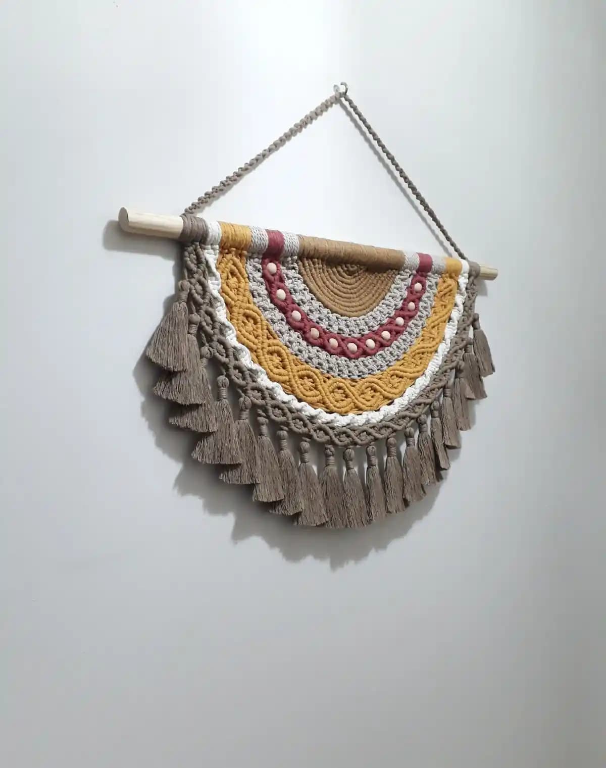 Renkli Makrome Duvar Süsleri ile Ev Dekorasyonunda Canlılık ve Sıcaklık Yaratın