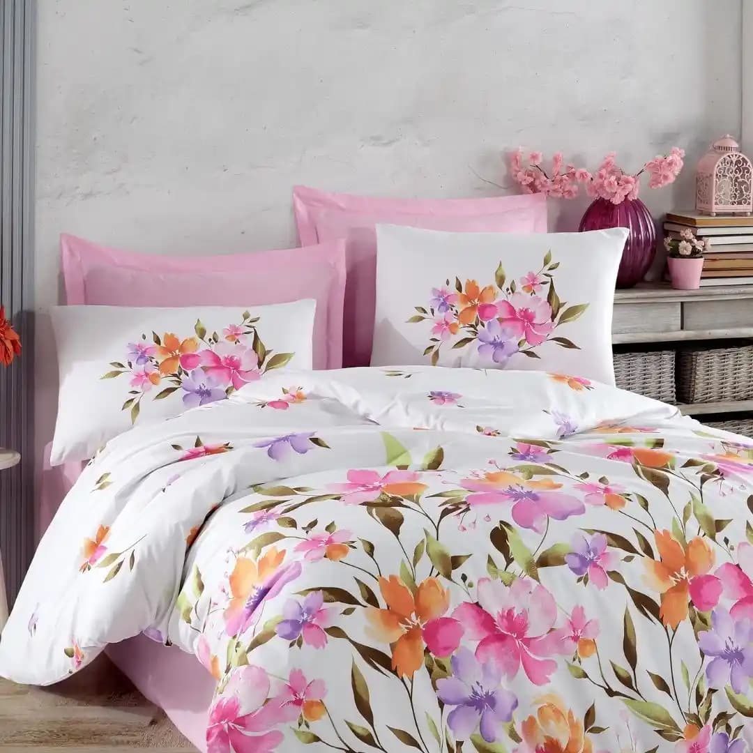 Renkli Nevresim Takımlarıyla Yatak Odası Dekorasyonunda Canlılık Yaratın