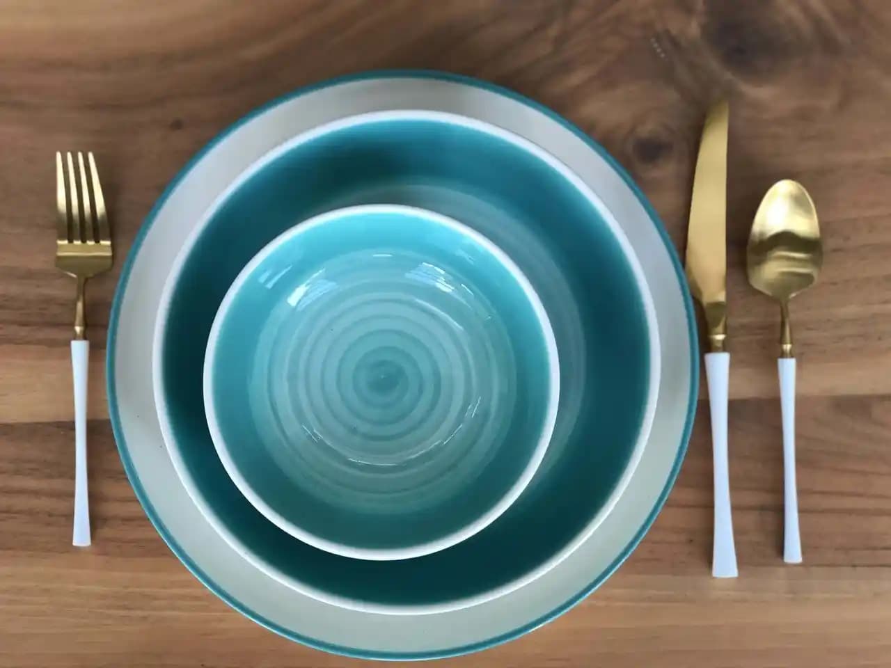 Renkli Yemek Takımlarıyla Mutfak Dekorasyonunu Canlandırma Rehberi