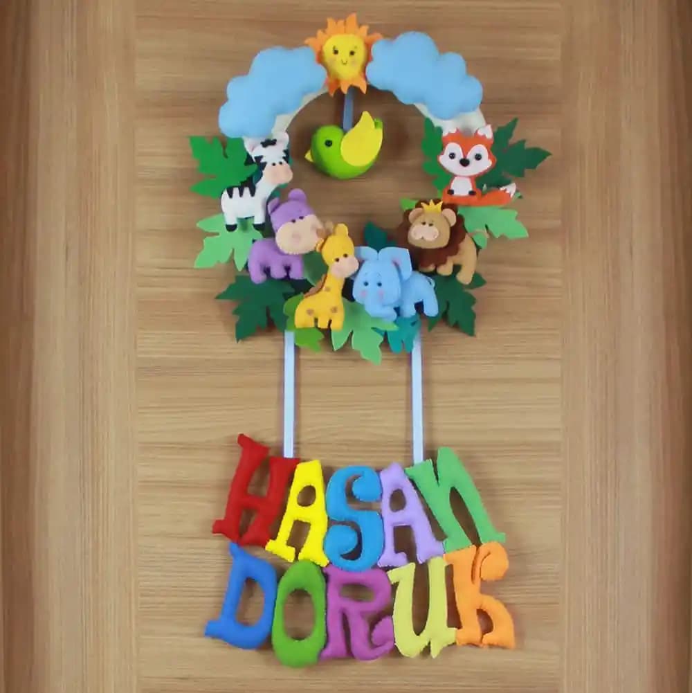 Safari Kapı Süsü Dekorasyonunda Doğa ve Macera Temasının Şık Kullanımı