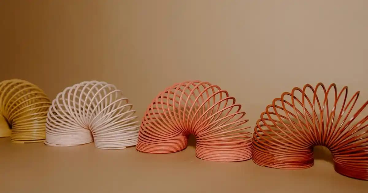 Salon Dekorasyonuna Uygun Sarkıt Avize Modelleri ve Seçim Rehberi