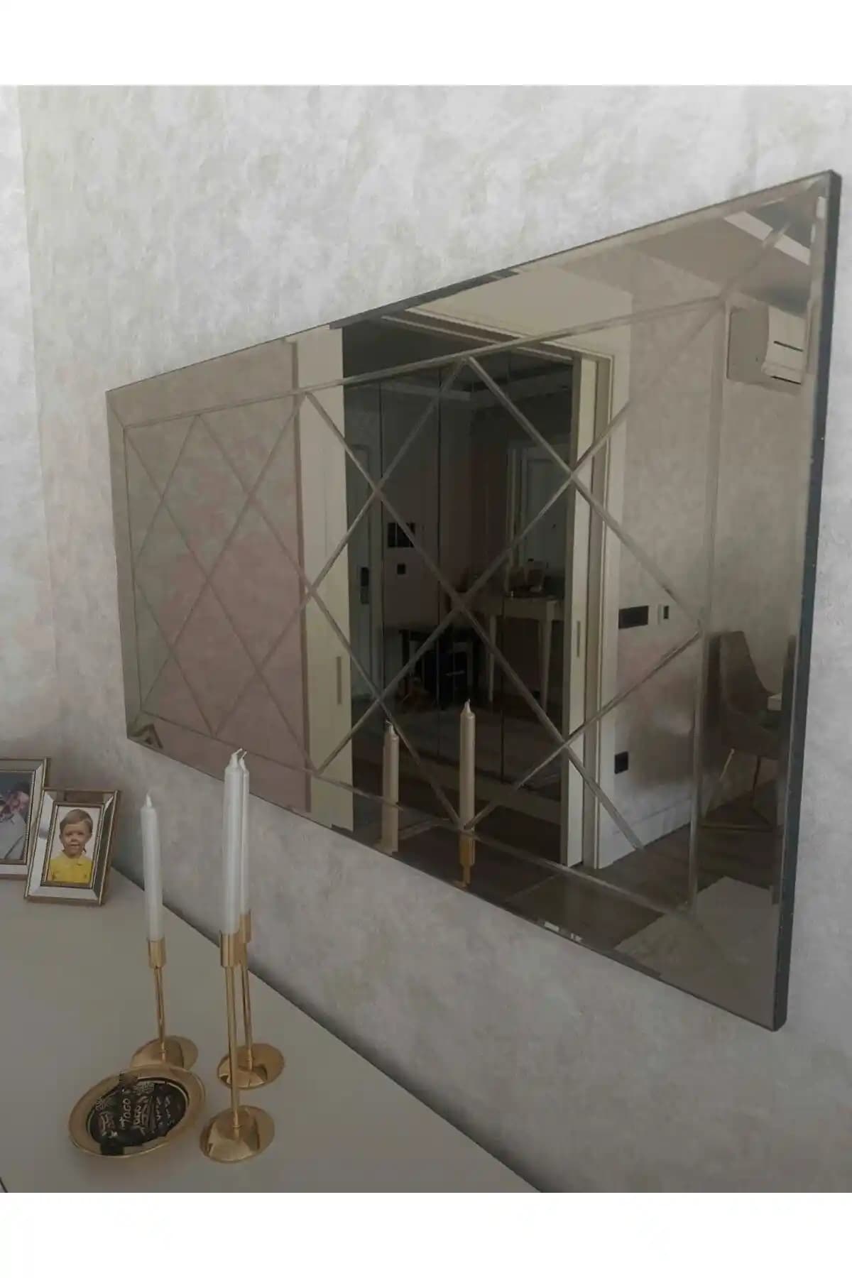 Salon Dekorasyonunda Şıklık ve Fonksiyonellik İçin Konsol Aynası Seçimi Rehberi