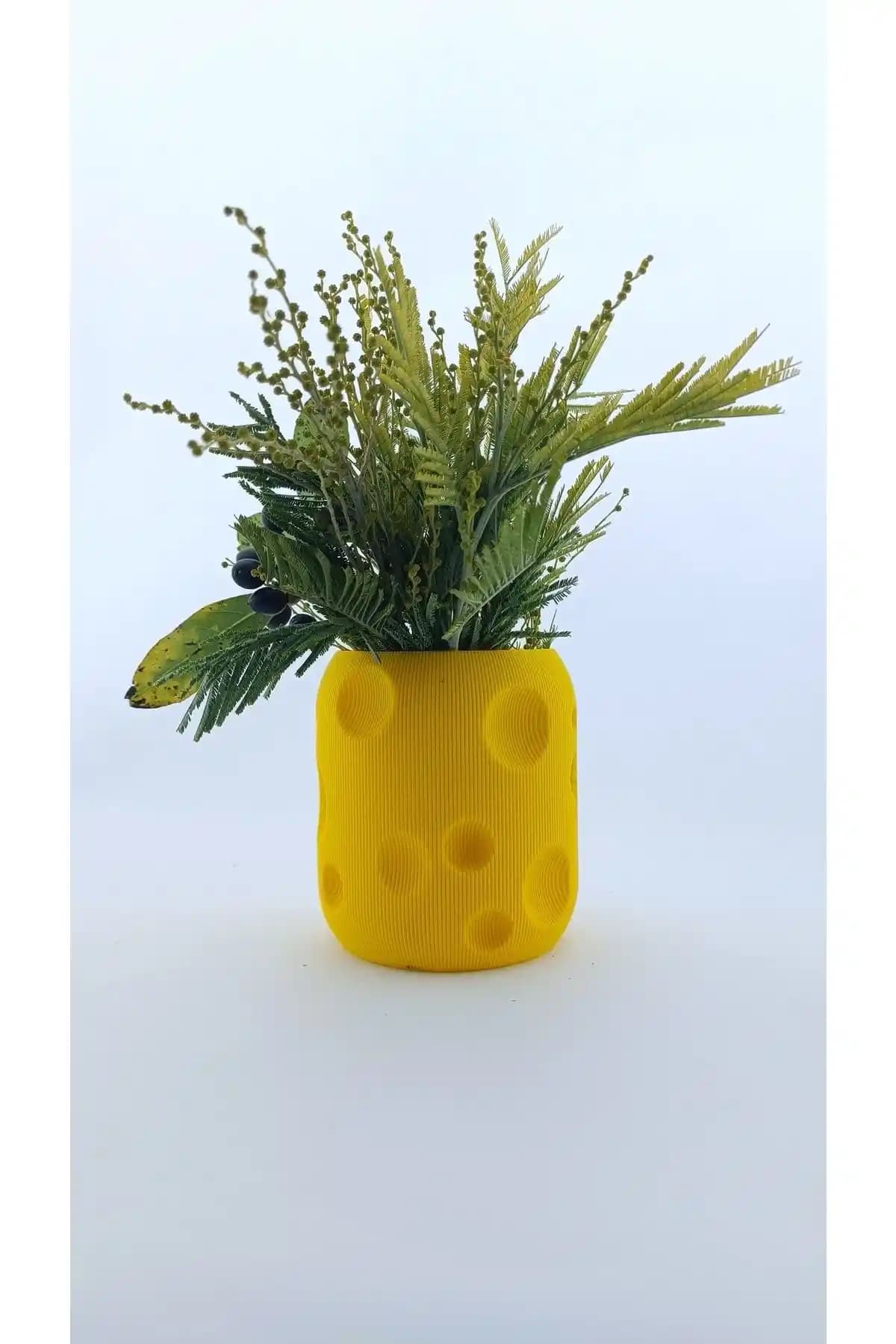 Sarı Saksı Seçenekleri ile Dekorasyonunuza Canlı ve Enerjik Bir Dokunuş Katın