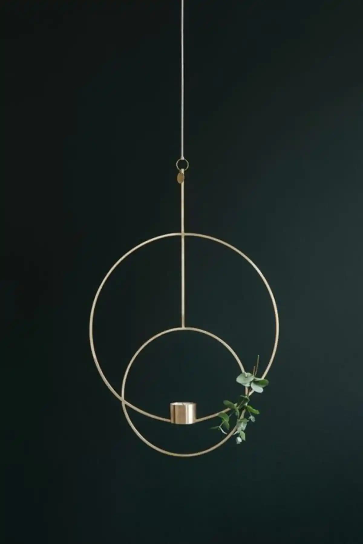 Sarkıt Mumluklar ile Dekorasyonda Şıklık ve Atmosfer Yaratma Rehberi