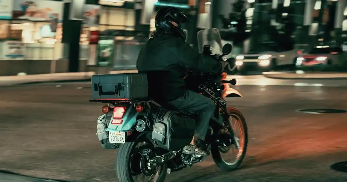 Seramik Çiçeklerle Dekorasyonun Şıklığını Artıran Modern ve Vintage Modeller