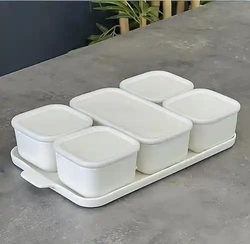 Silikon Kapaklı Porselen Kahvaltılık Setleri: Modern Mutfak Dekorasyonunda Şıklık ve Fonksiyonellik