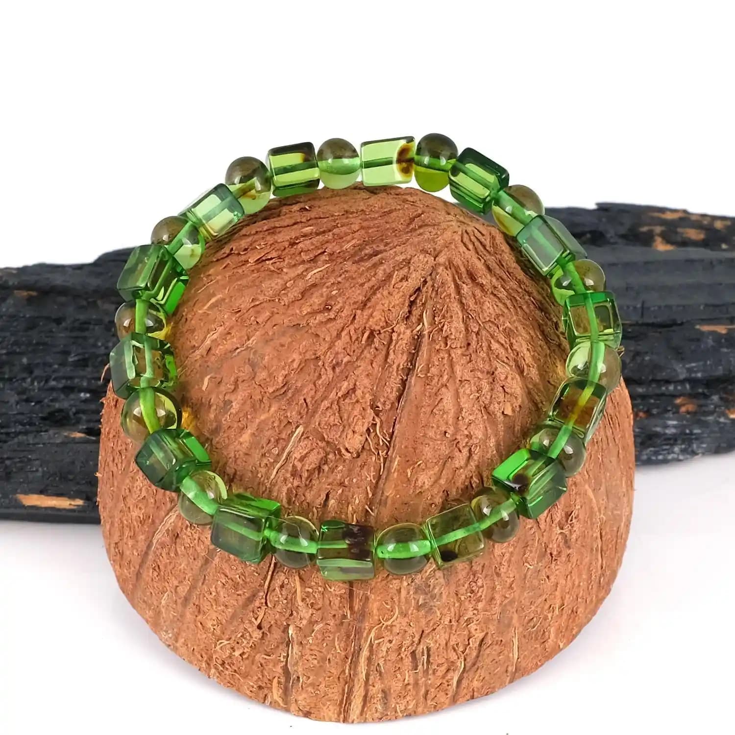 Stres Alan Bileklikler: Doğal Taşlarla Enerji Dengeleyici ve Dekoratif Aksesuarlar