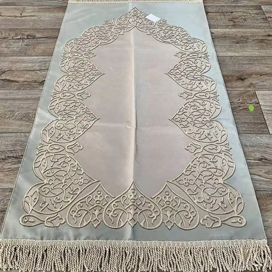 Süngerli Seccadeler: Konfor ve Estetiği Bir Arada Sunan Dekoratif Seccade Seçenekleri