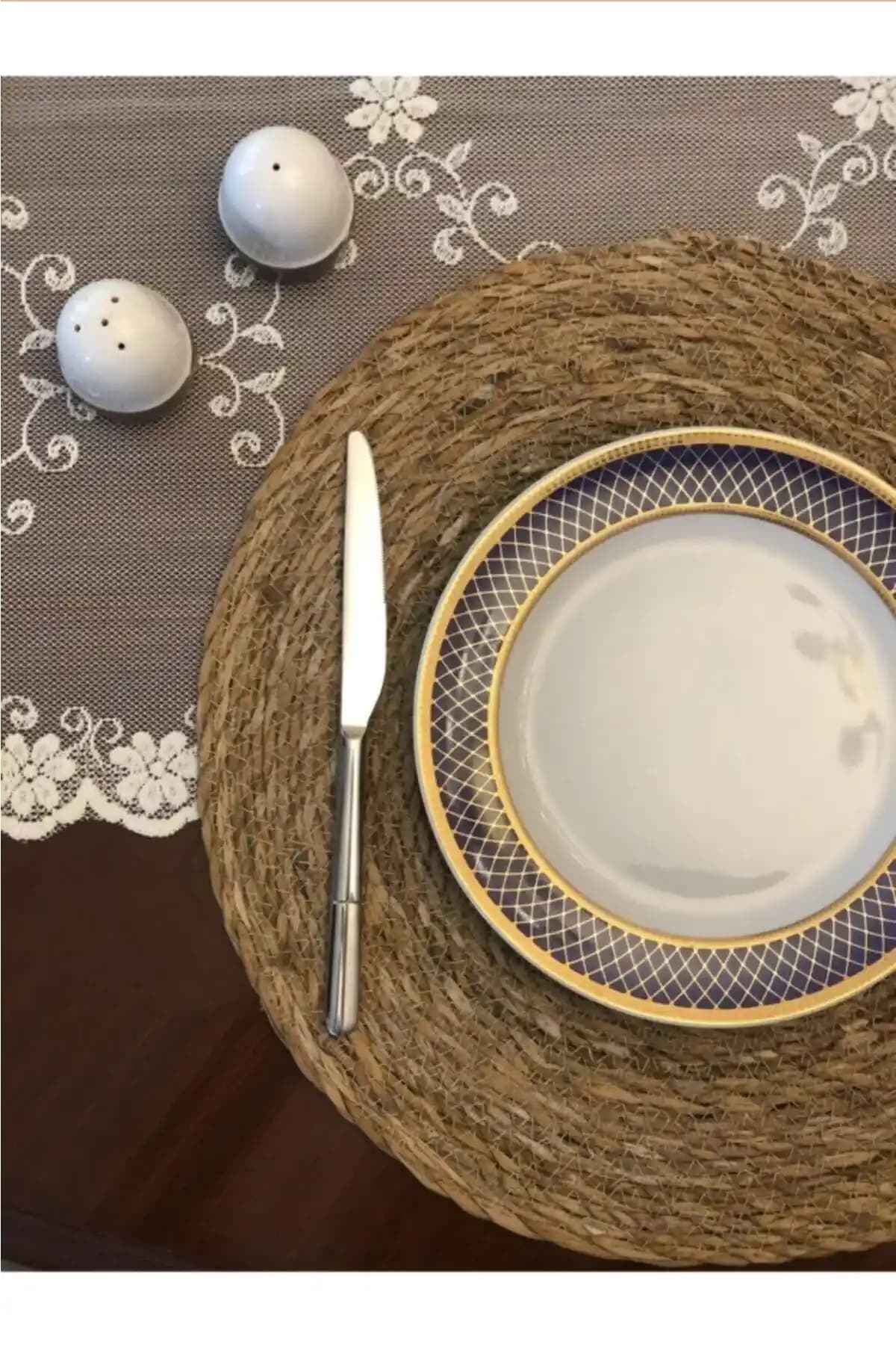 Tabak Altına Konulan Hasır: Doğal ve Şık Dekorasyon Trendleri ve Kullanım Önerileri