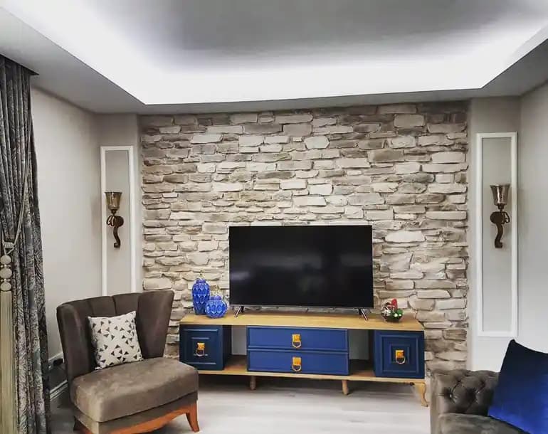 Taş Duvar TV Ünitesi ile Dekorasyonunuza Şıklık Katmanın Yolları ve Tasarım Seçenekleri