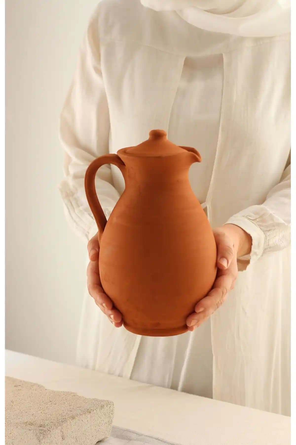 Toprak Sürahi ile Dekorasyonda Doğal Şıklık ve Sıcaklık Yaratmanın Yolları