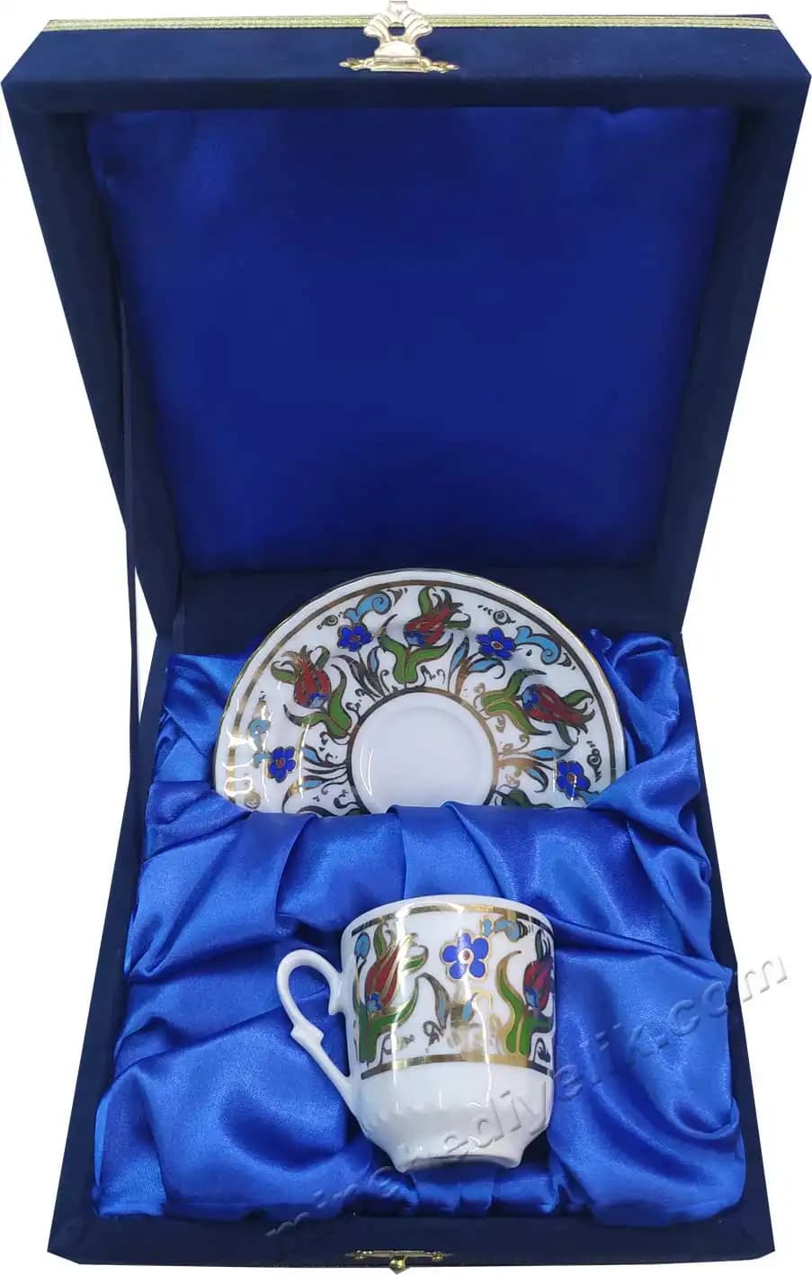 Toptan Hediyelik Kahve Fincanları ile Dekorasyonda Şıklık ve İşlevsellik