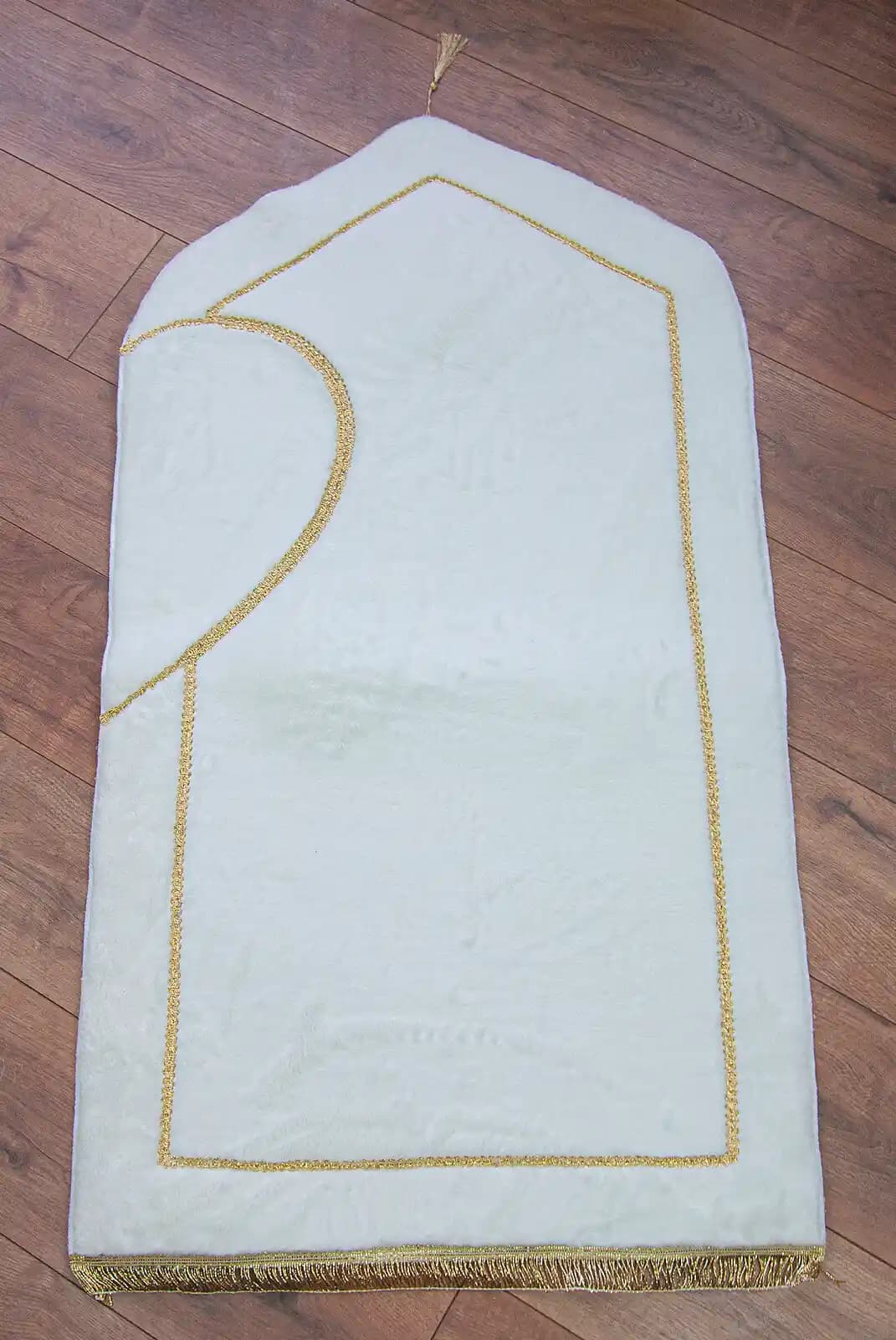 Tüylü Seccadeler: Modern Dekorasyon ve Konforun Buluştuğu Şık Seccade Modelleri