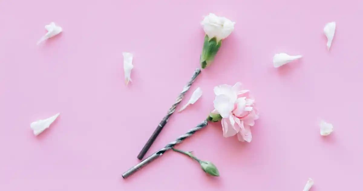 Üçlü Şamdan Dekorasyonunda Zarafet ve Şıklık: Modern ve Klasik Tasarımlar