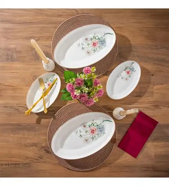 Yemek Servis Tabaklarıyla Dekorasyonda Şıklık ve Fonksiyonellik Rehberi