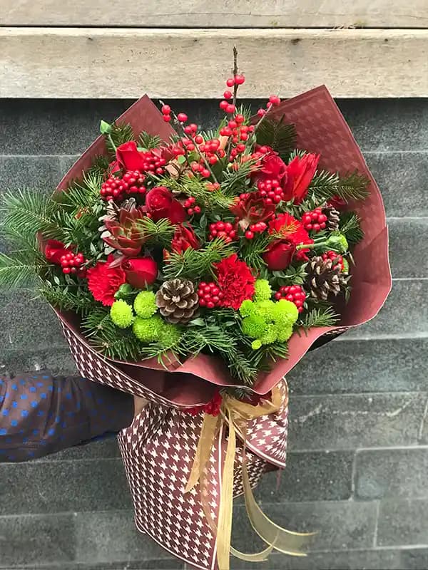 Yılbaşı Dekorasyonunda Çiçeklerin Kullanımı ve Anlamları Hakkında Detaylı Rehber