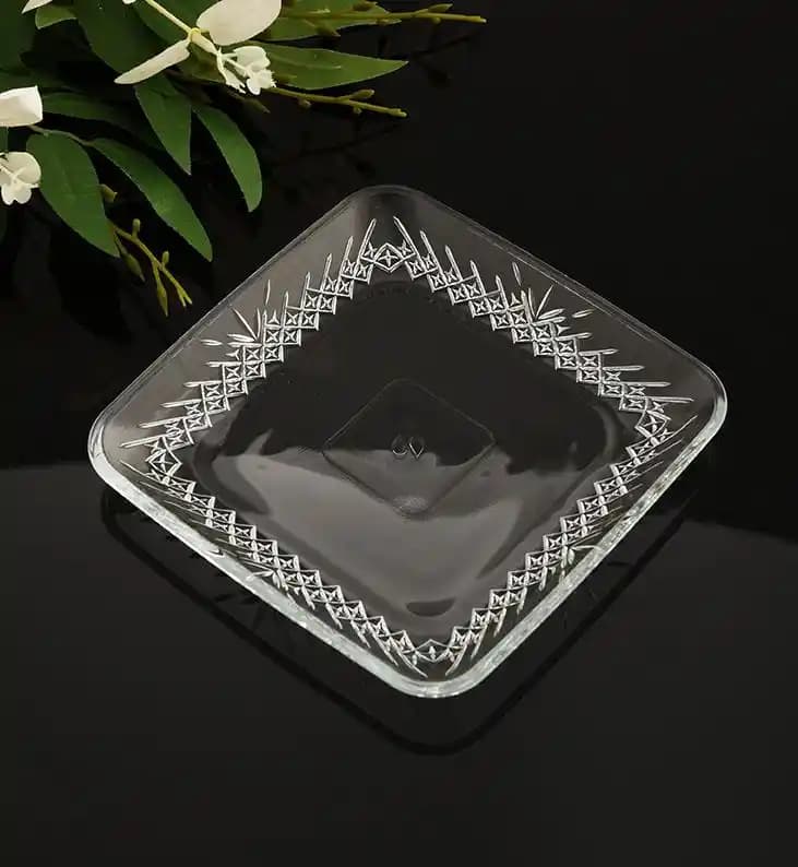 Zamansız Servis Tabağı ile Dekorasyonda Şıklık ve Fonksiyonellik Sağlayın