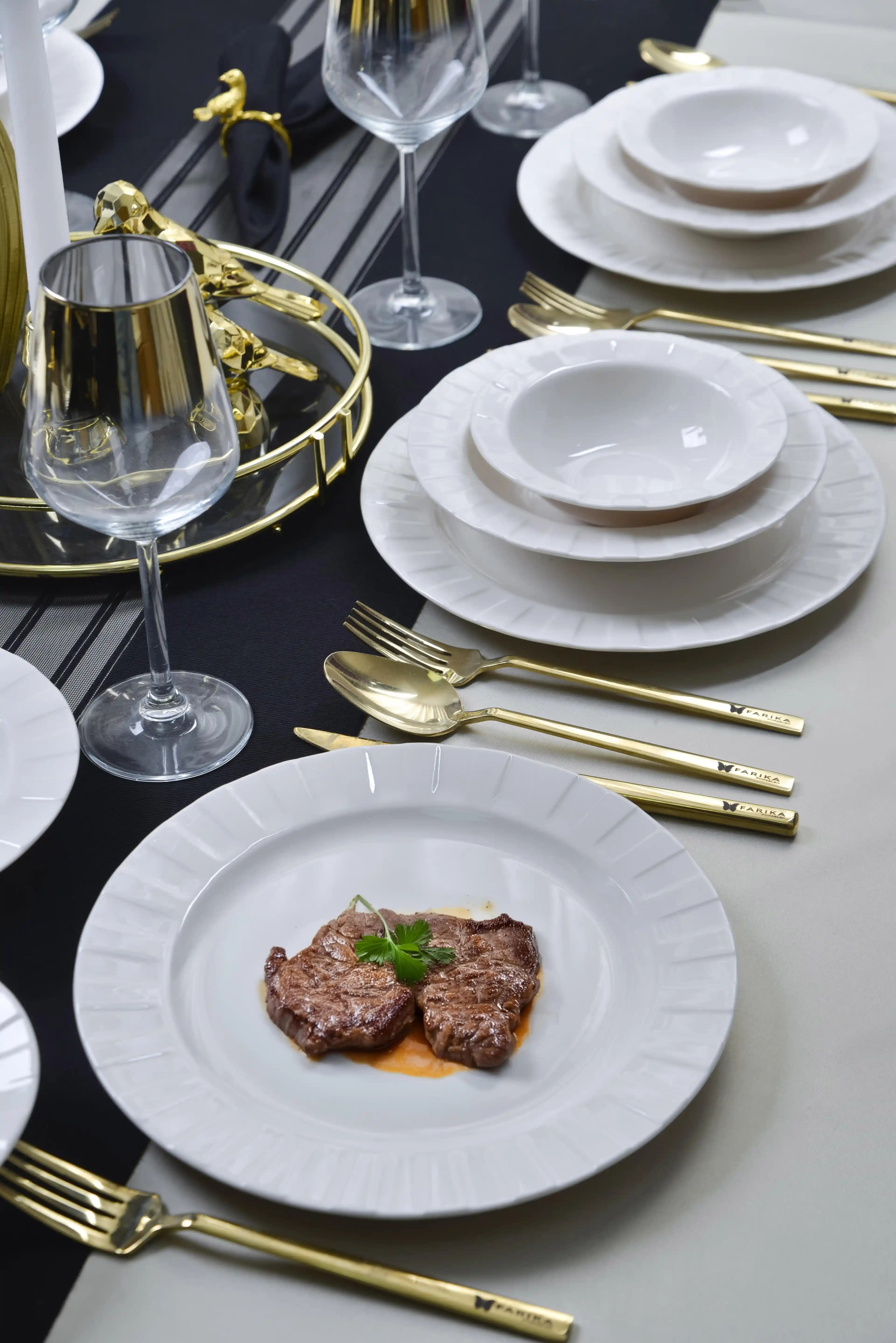 Zümrüt Yemek Takımıyla Sofralarda Zarafet ve Asil Bir Dokunuş