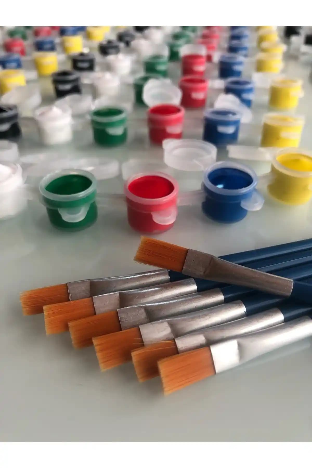 HENBi Akrilik Boya Fırçası: Dayanıklı ve Uzun Ömürlü Sanat ve Hobi Fırçası