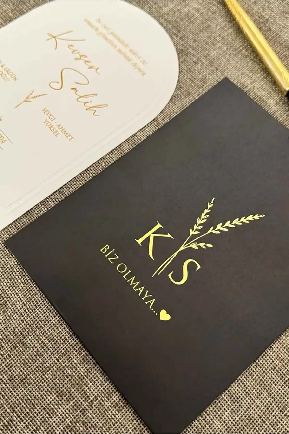 Luna Oval Kesim Düğün Davetiyesi: Şık ve Özelleştirilebilir Tasarım Seçenekleri