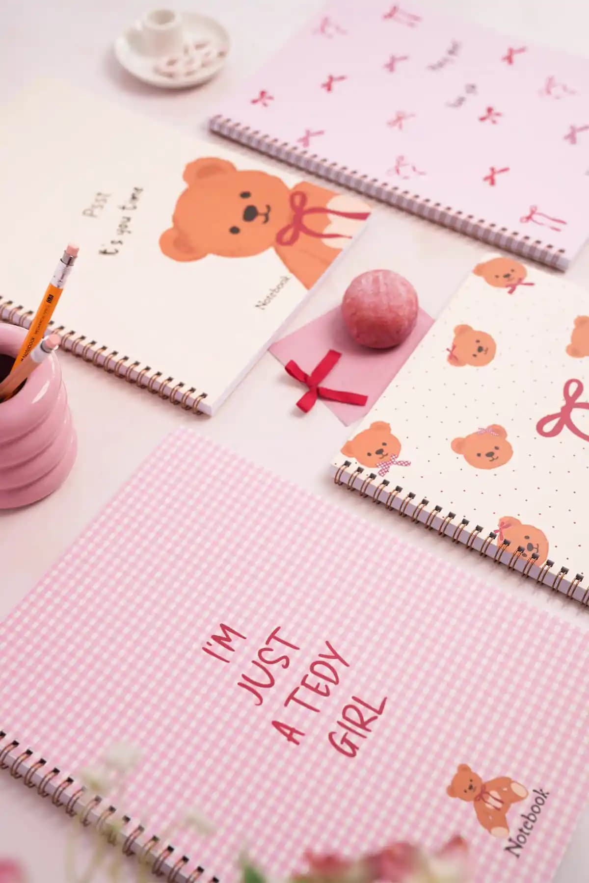 Matt Notebook A4 Spiralli Okul Defteri - Dayanıklı ve Estetik Tasarım ile Çok Amaçlı Kullanım