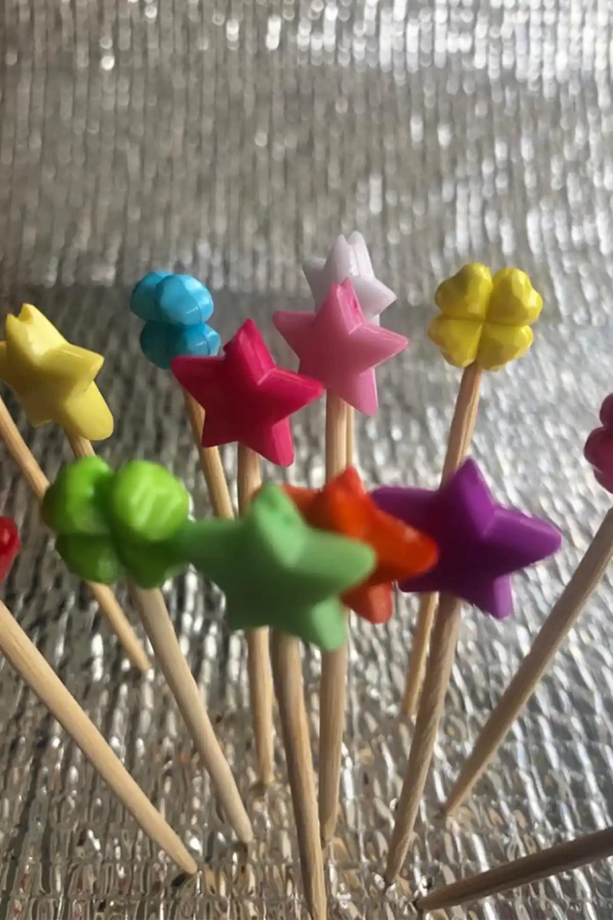 Minufco Renkli Yılbaşı ve Yonca Figürlü Pasta Kurabiye Sunum Kürdanları 100 Adet