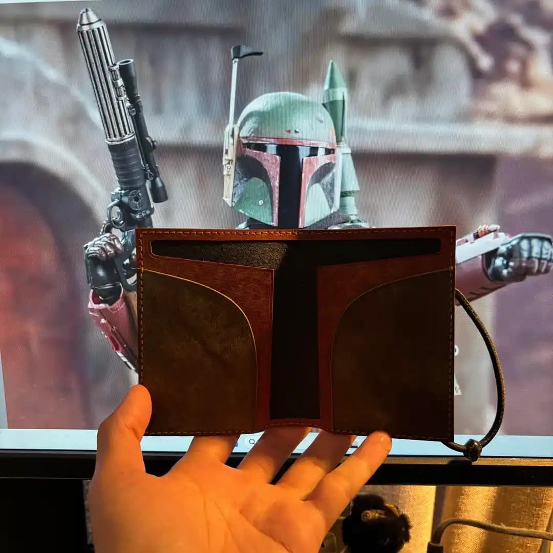 Boba Fett Temalı Deri Kartlık Tasarımı ve Dikiş Teknikleri Üzerine Detaylı İnceleme