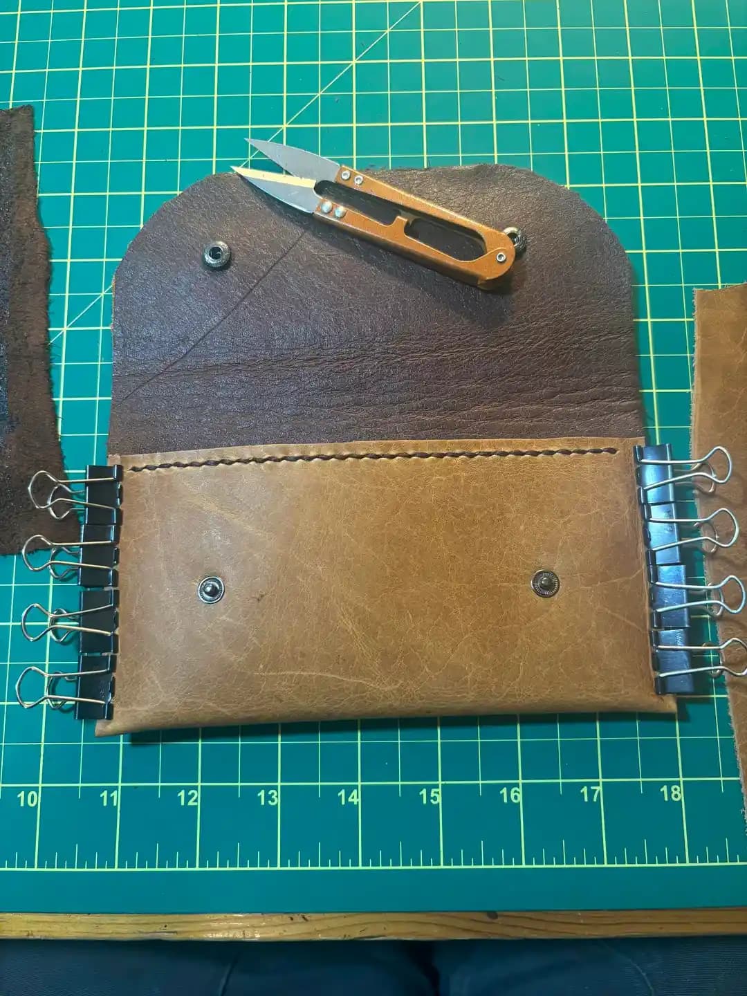 Deri İşçiliğinde Yuvarlak Kesimler ve Köşe İşlemlerinde Kaliteyi Artırma Teknikleri