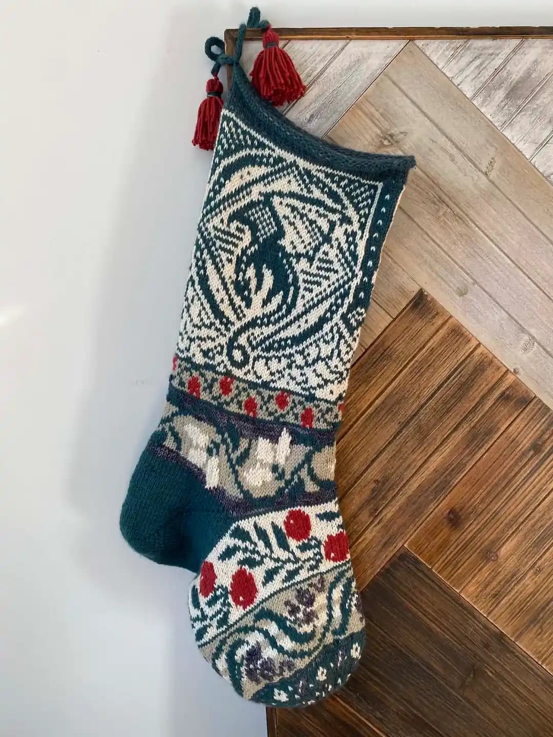 Ejderha Temalı Örgü Noel Çorabı Tasarımı ve Yapım Süreci Detayları