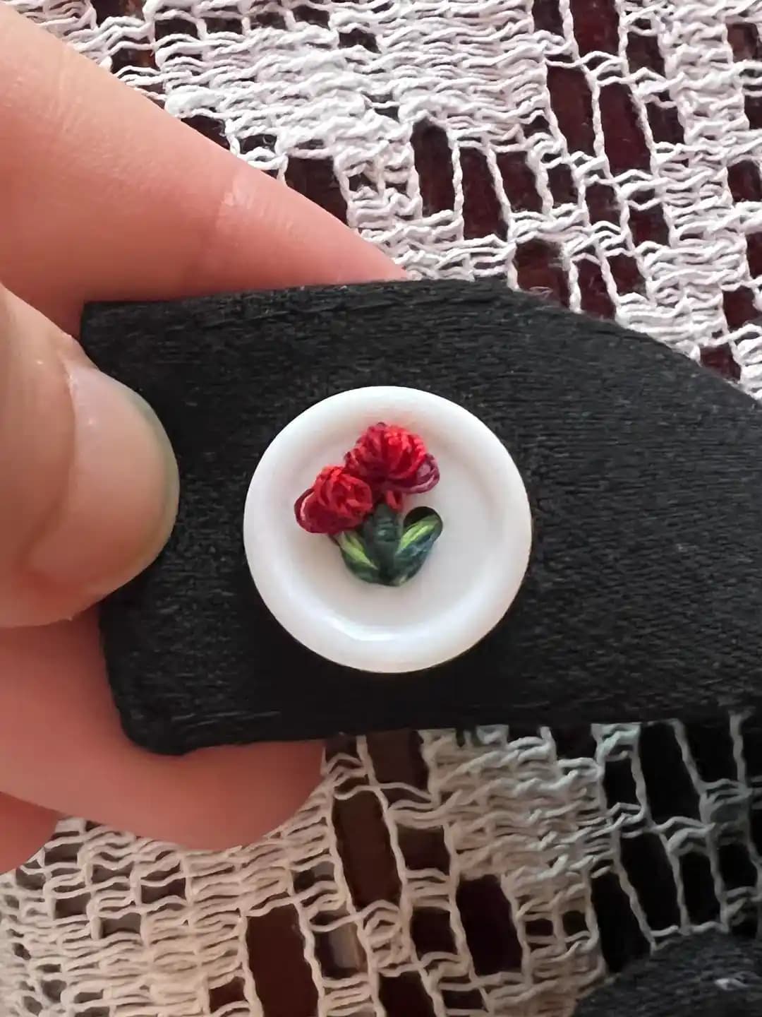 Eski Eteğe Çiçek İşlemesi ile Kişiselleştirme ve Dikiş Teknikleri