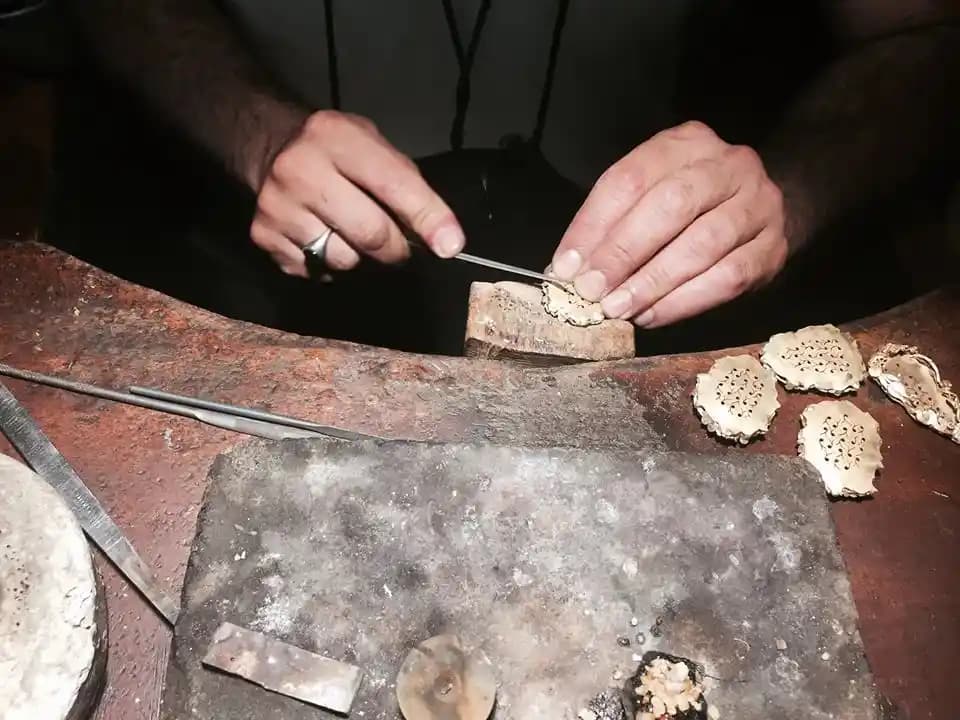 Flush Ayarının Mücevher Taşlarının Dayanıklılığı ve Korunmasındaki Rolü