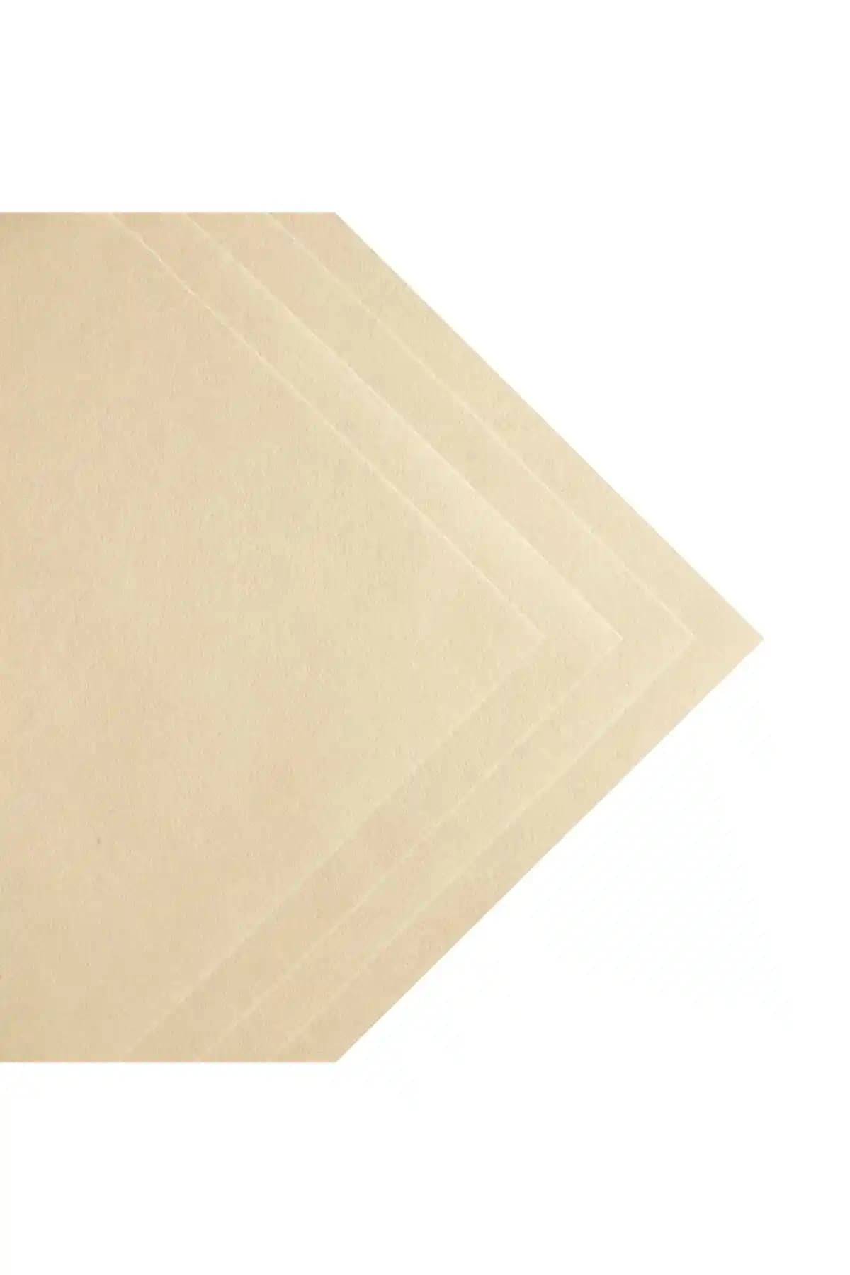 Garaccu Krem Rengi Kalın Keçe: Çok Amaçlı ve Dayanıklı El Sanatları Malzemesi