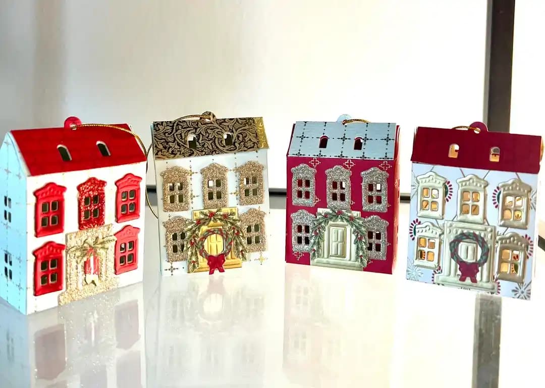 Kağıt Yılbaşı Süsleri: Mini Ev Tasarımları ve Kullanılan Teknikler