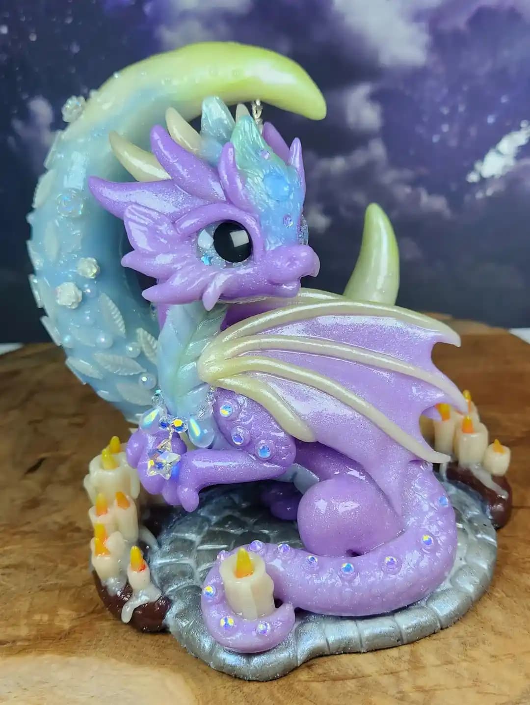 Karanlıkta Parlayan Polimer Kil Sanatı: Ay Sığınağı ve Ejderha Figürü Üzerine Teknikler