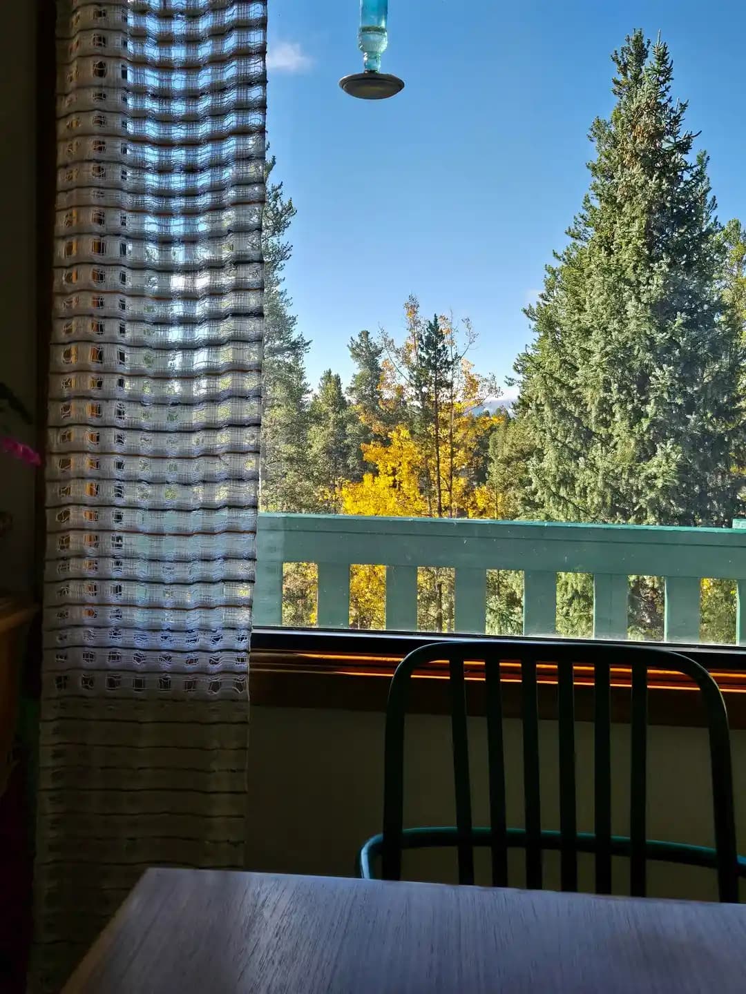 Kış Güneşi İçin Yemek Odası Tül Perdeleri: Doğal Malzeme ve Çift Katmanlı Dokuma Teknikleri