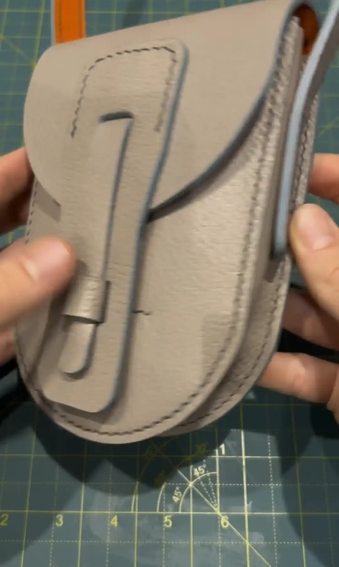 Nigel Armitage Metodu ile Deri Çanta Yapımı: Teknikler, Malzemeler ve Estetik