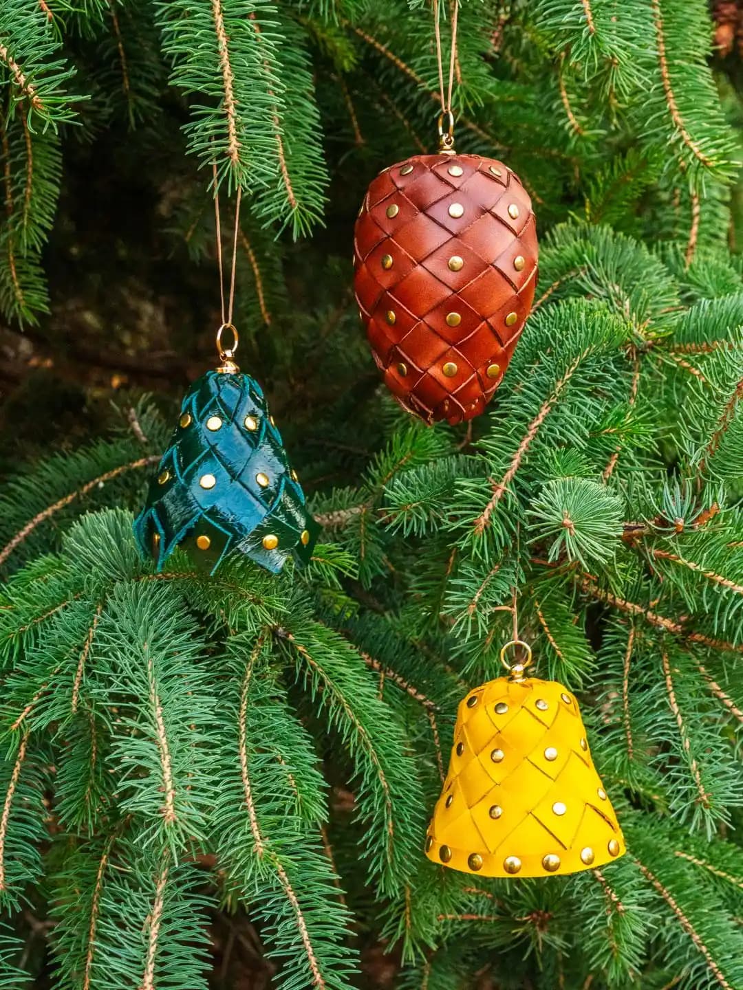 Örgü Deri Süslemeler: Dayanıklılık ve Özgün Tasarımın Buluştuğu El İşi Ürünler