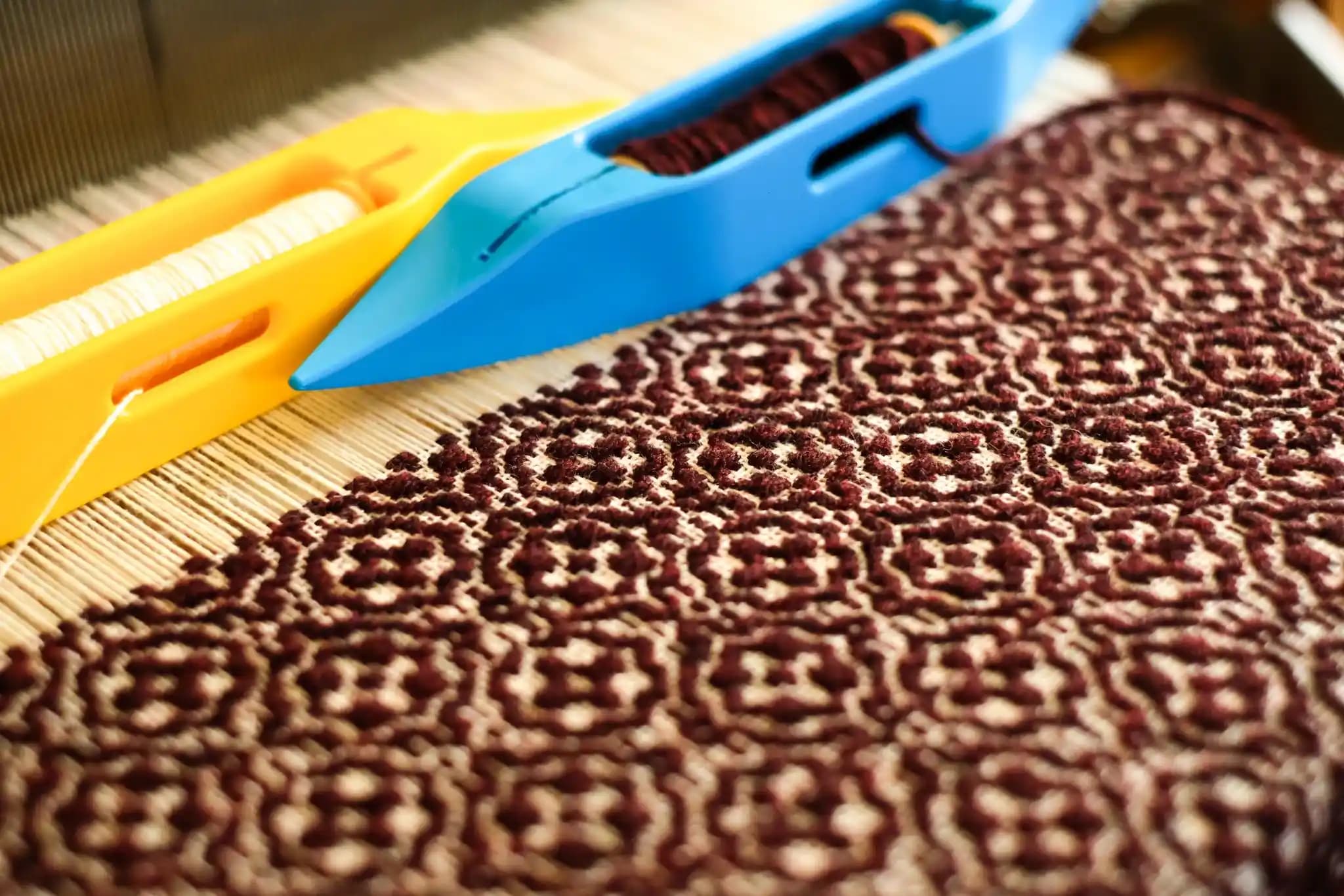 Overshot Dokuma Tekniği: 8 Şaftlı Tezgahlarda Desenli Kumaş Üretimi ve Deneyimler