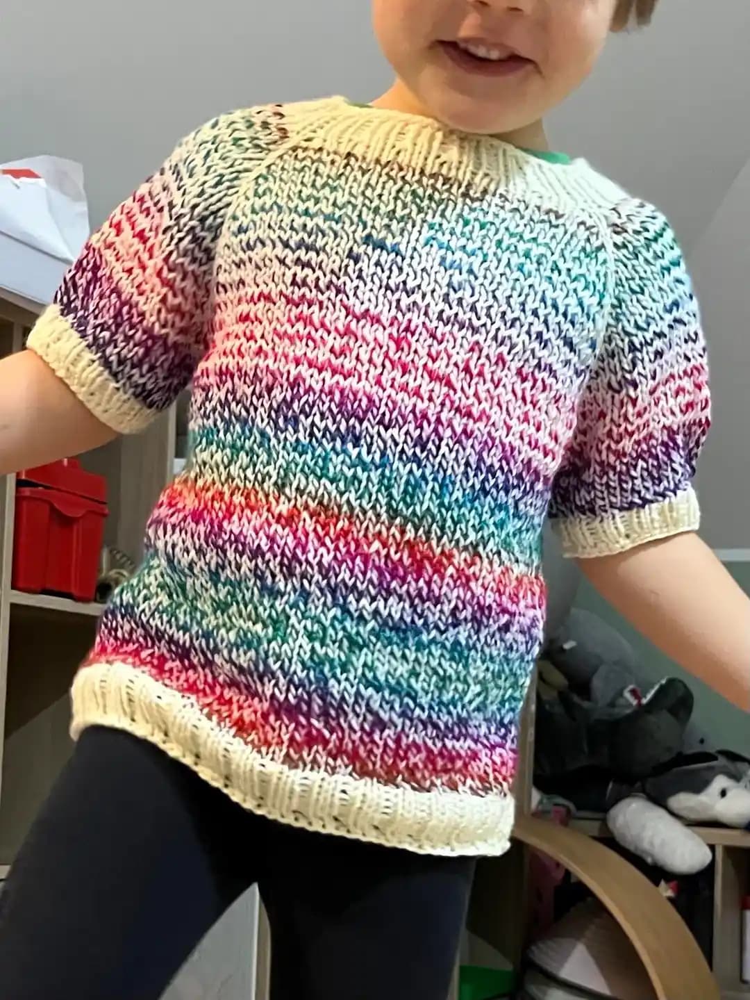 Raglan Örgüde Renkli İplik Kullanımı ve Nötr Tonlarla Estetik Denge Sağlama